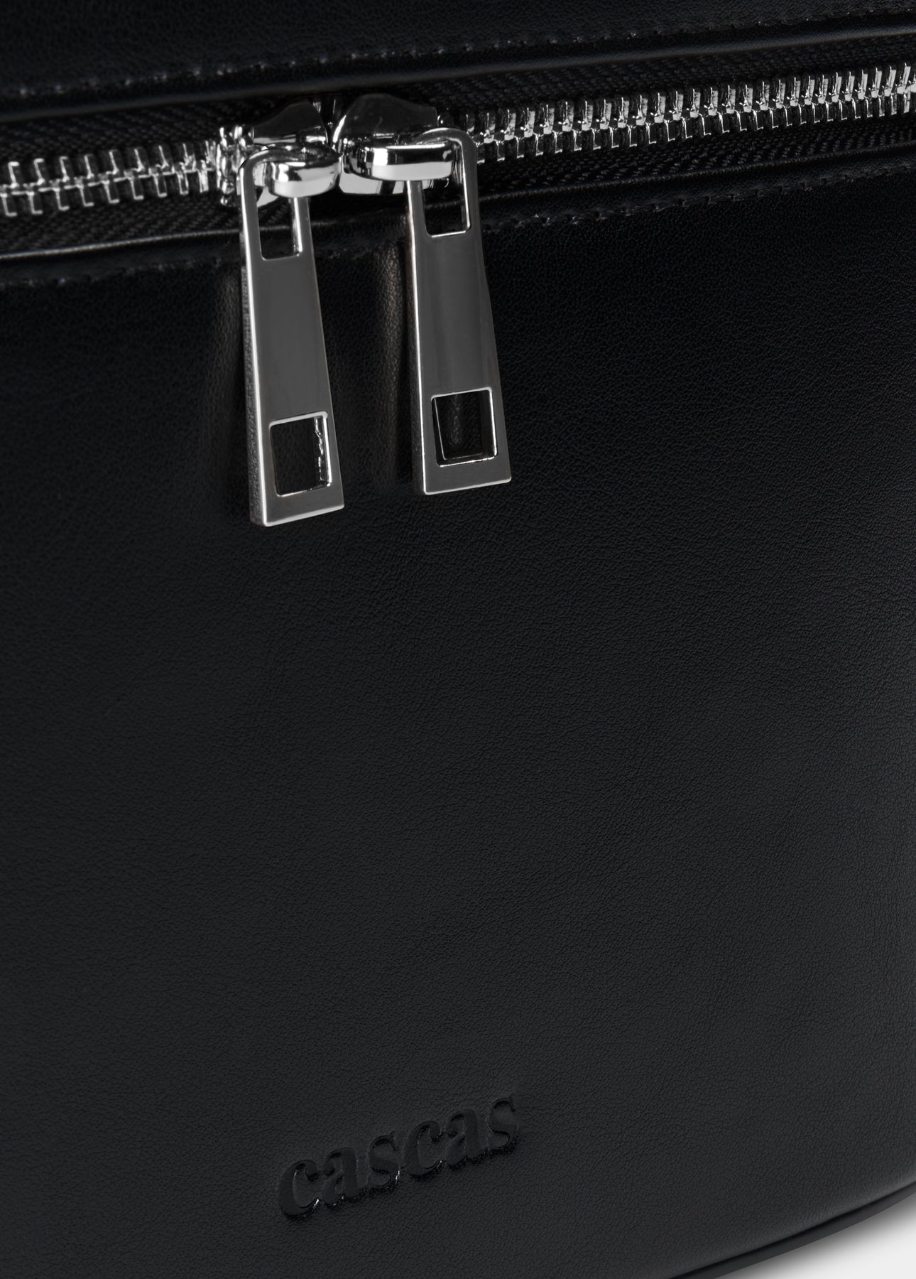 CASCAS midnight beauty case zipper detail black premium leather texture